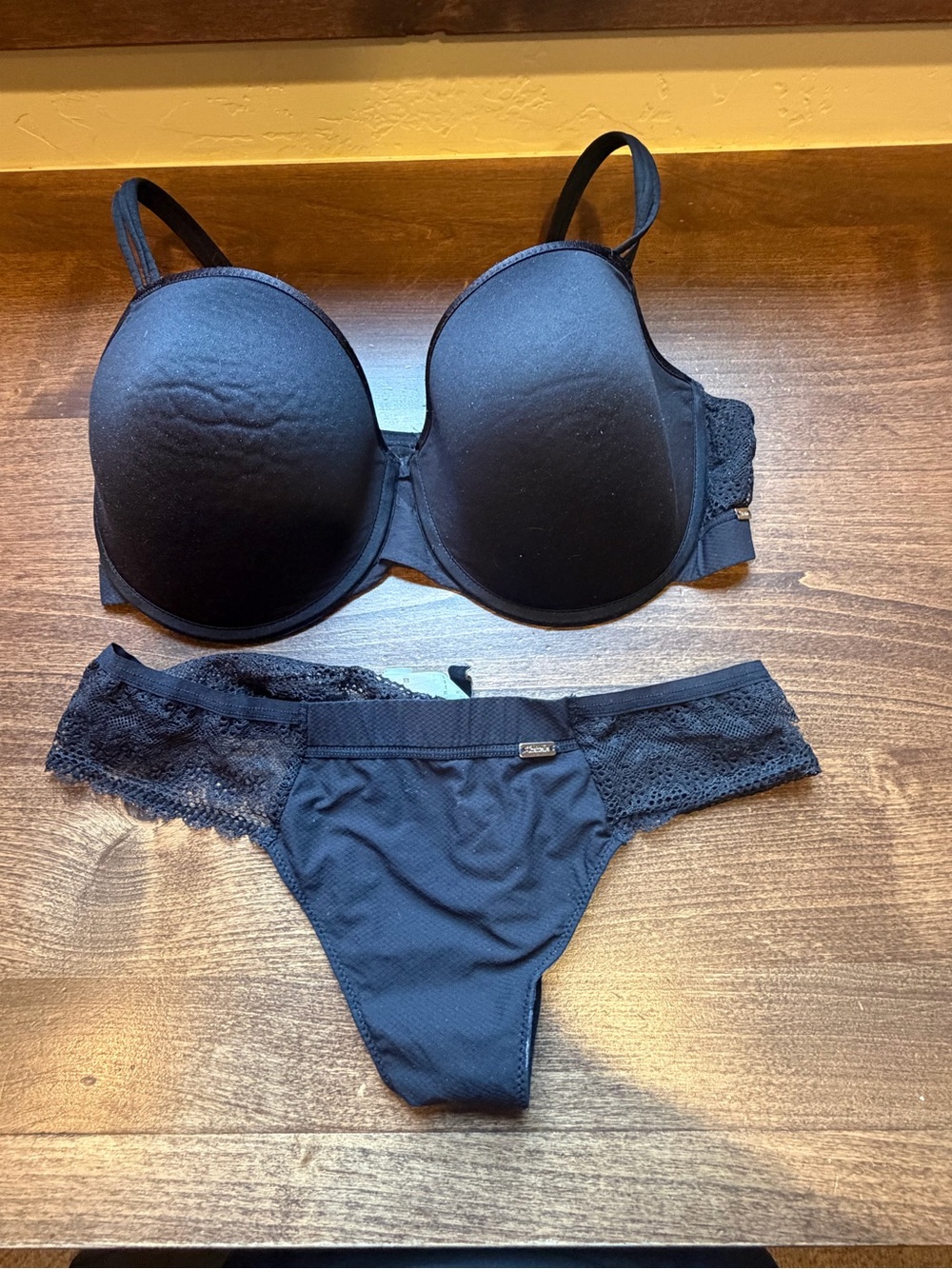 Chantelle Black Lace-Trim T-Shirt Bra & Lace Thong (SM)